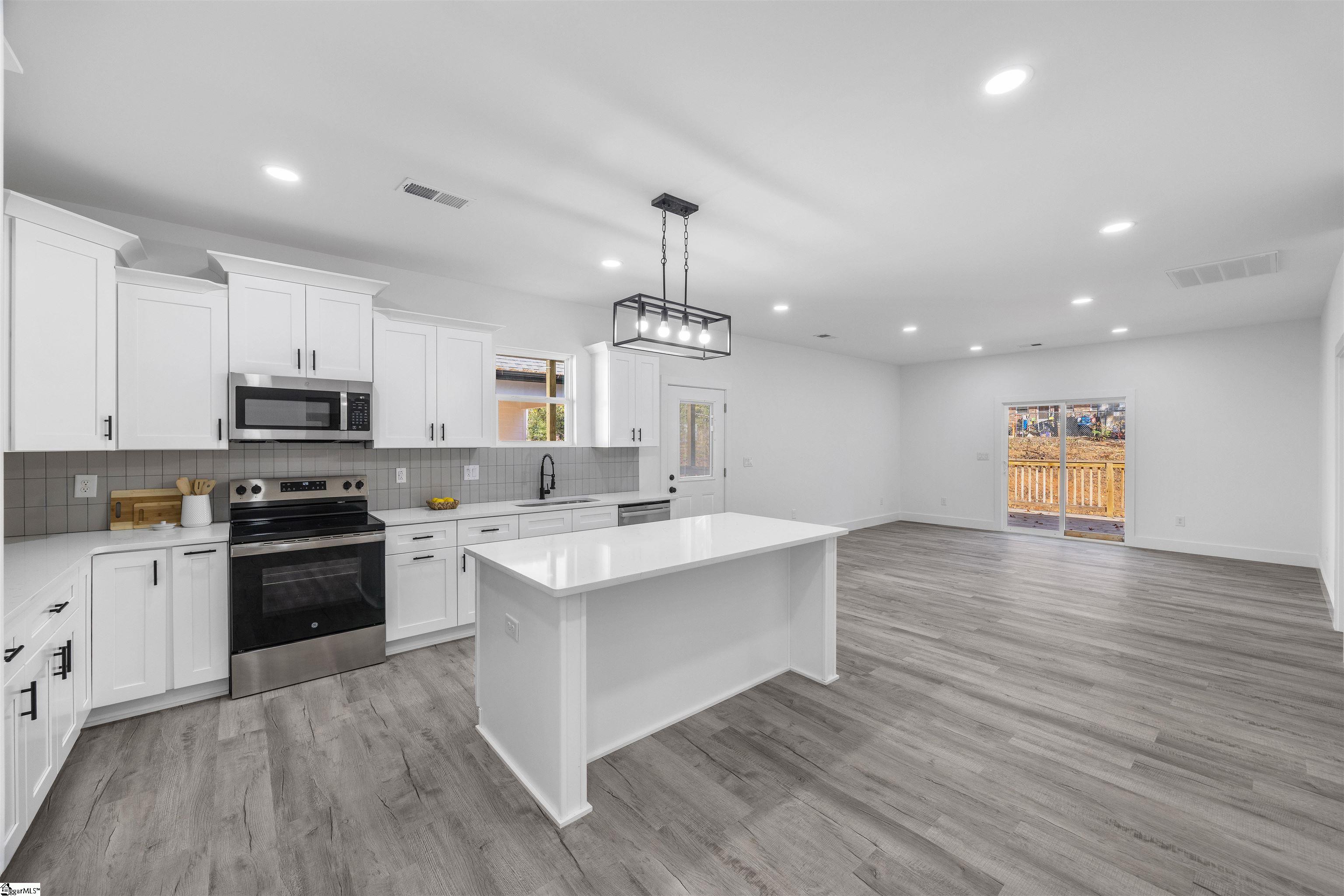 114 Hillcrest Circle Anderson, SC 29624 - Photo 4 of 46