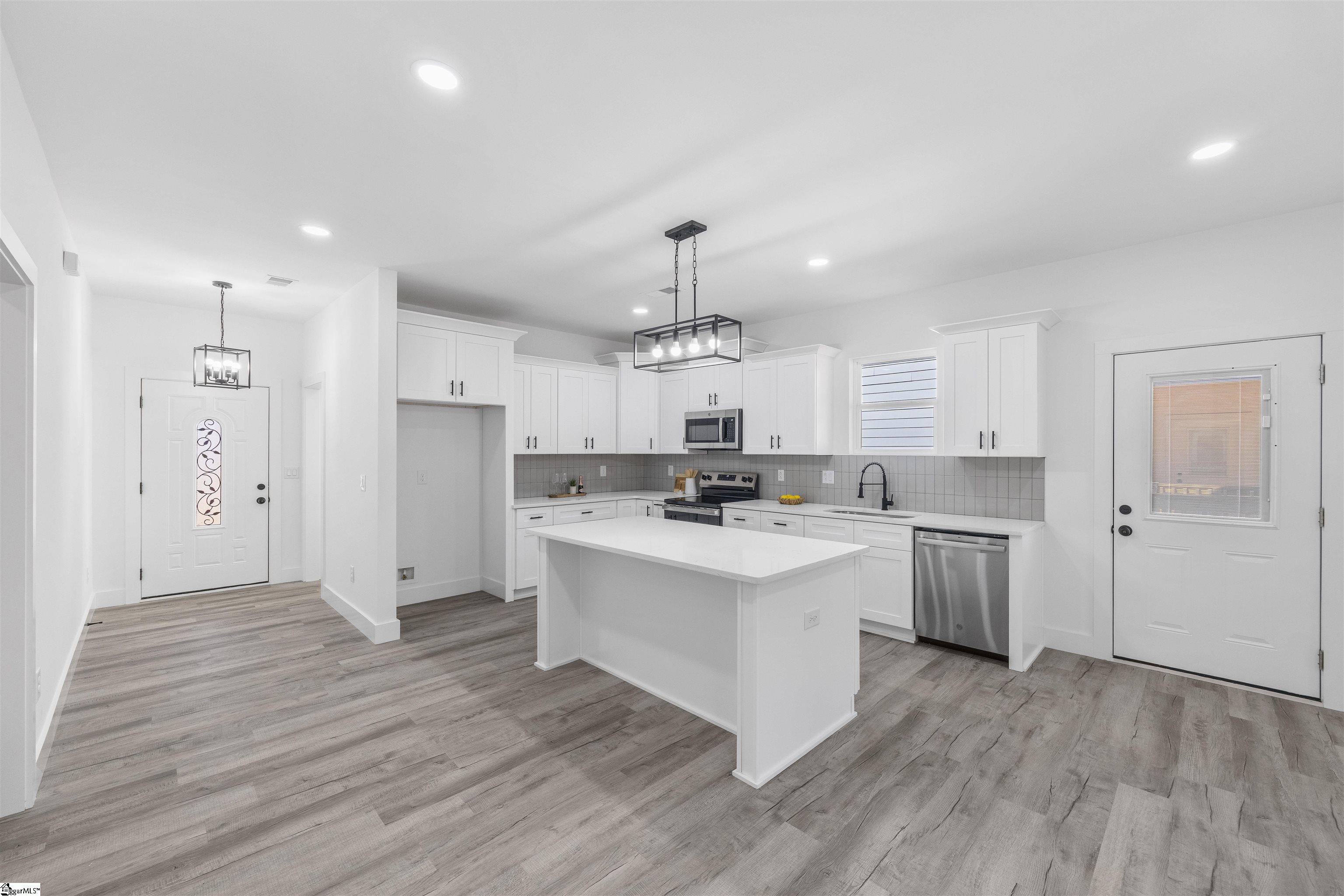 114 Hillcrest Circle Anderson, SC 29624 - Photo 6 of 46