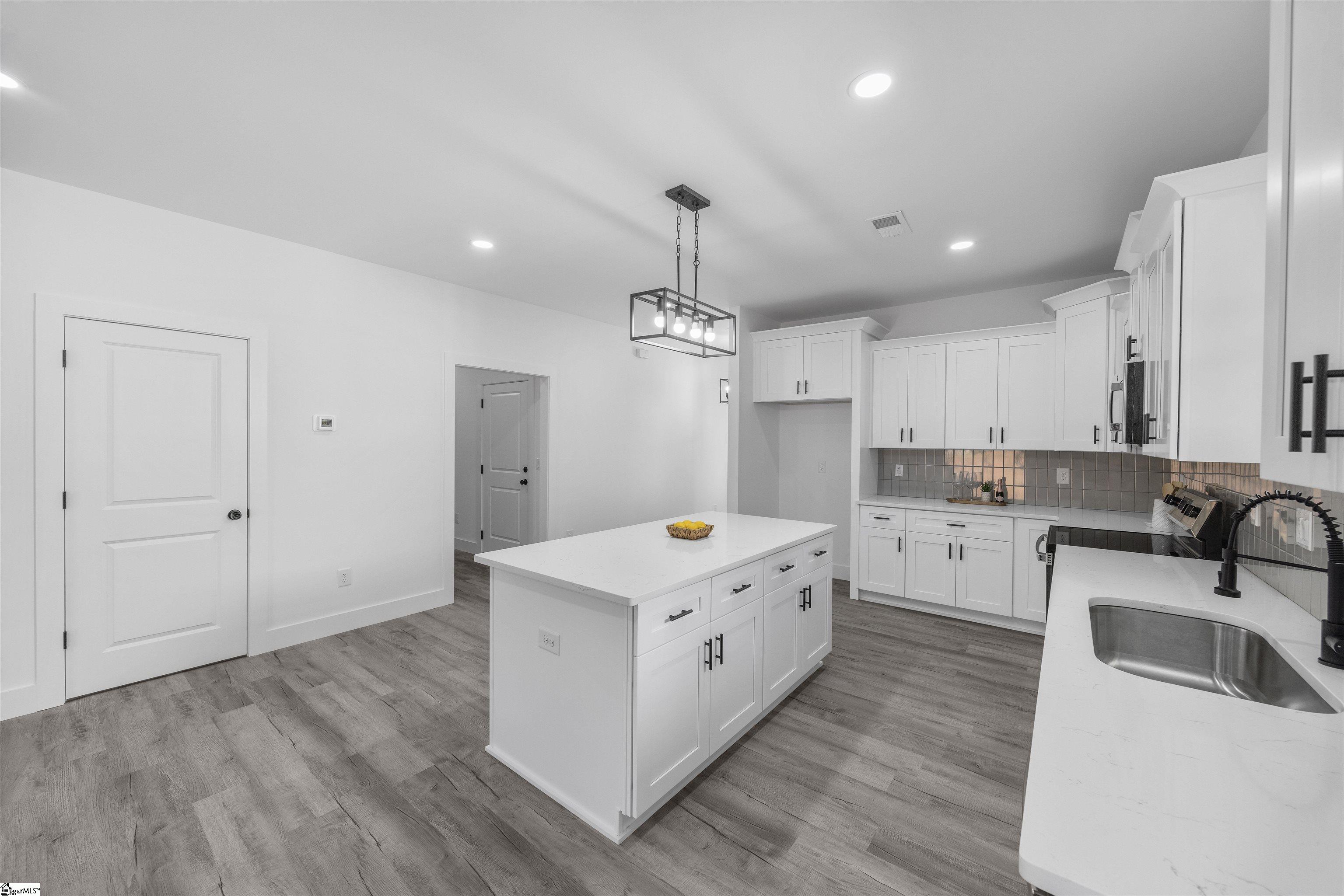 114 Hillcrest Circle Anderson, SC 29624 - Photo 7 of 46