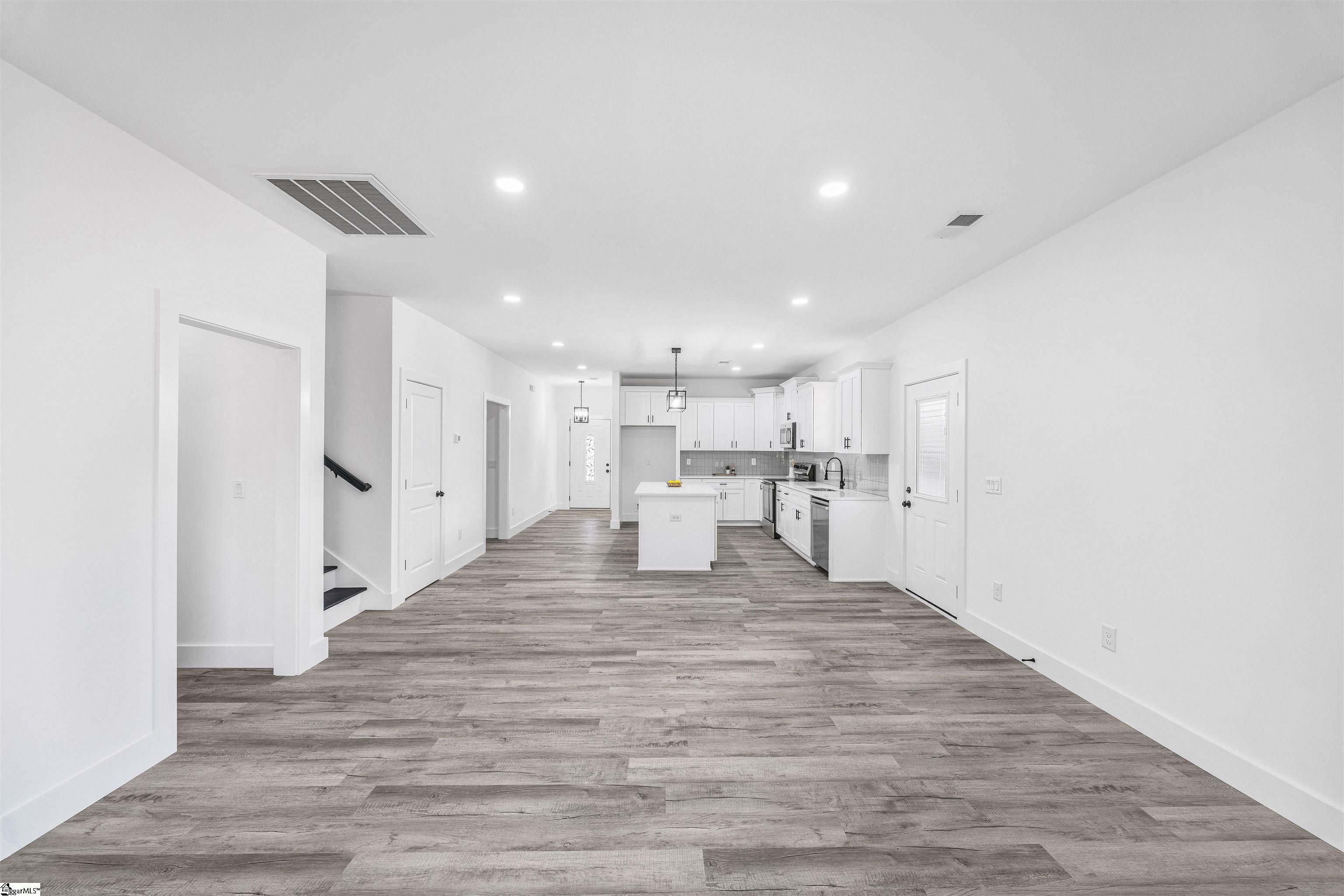 114 Hillcrest Circle Anderson, SC 29624 - Photo 8 of 46