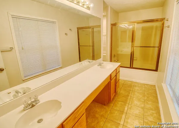 $2,025 | 13911 Edge Point Drive, San Antonio, TX 78230