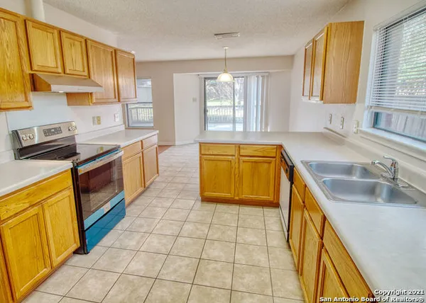$2,025 | 13911 Edge Point Drive, San Antonio, TX 78230