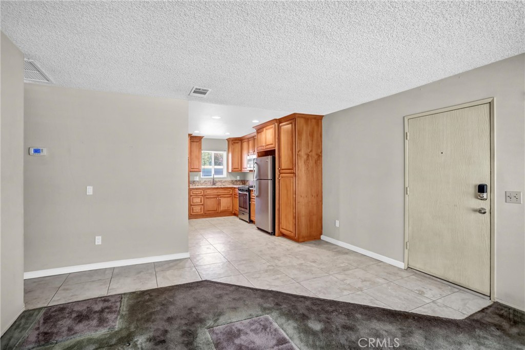2891 Canyon Crest, Unit 15 Riverside, CA 92507 - Photo 6 of 28