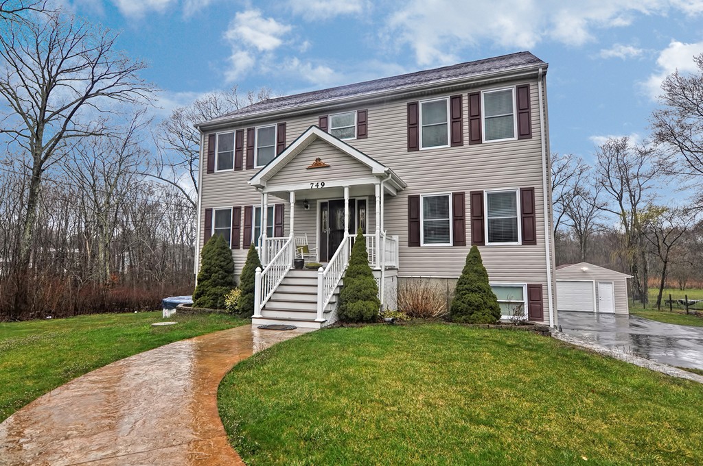 749 Old Warren Road Swansea, MA 02777 - Photo 1 of 30 Gallery Image 1