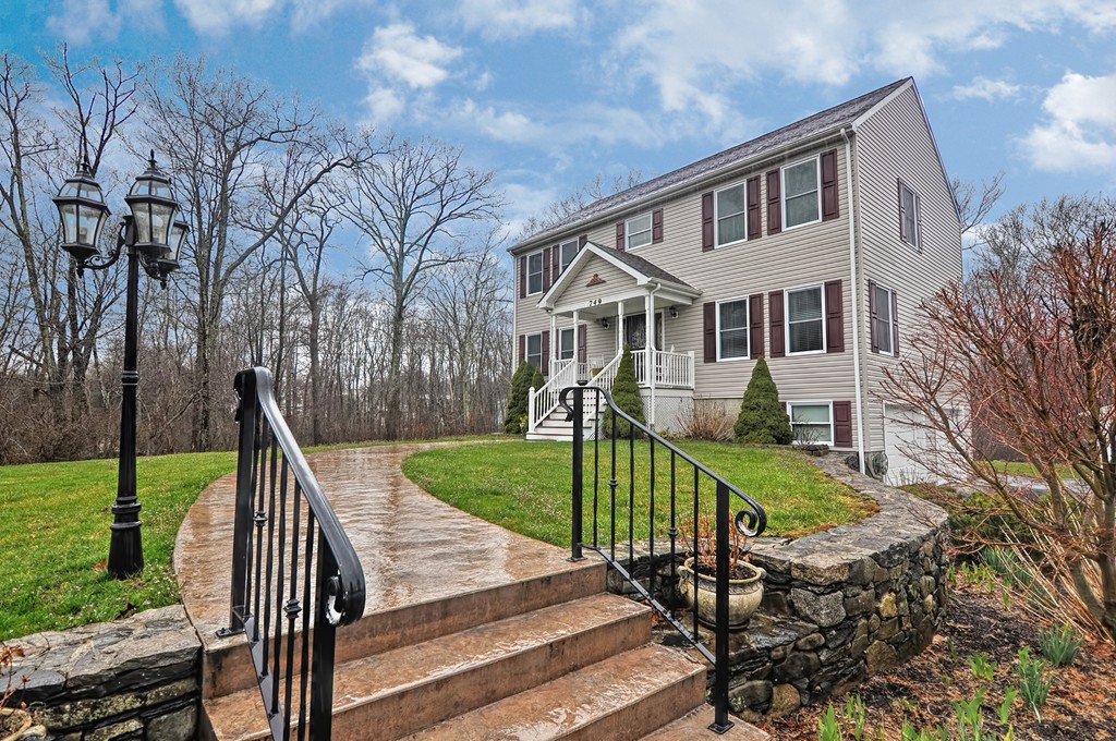749 Old Warren Road Swansea, MA 02777 - Photo 2 of 30 Gallery Image 2