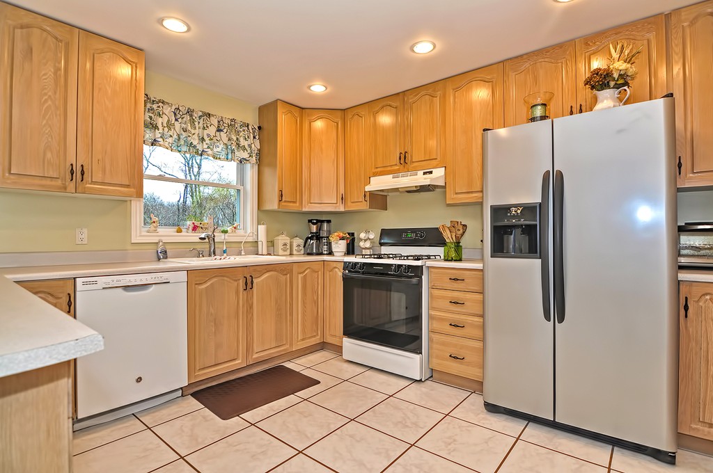 749 Old Warren Road Swansea, MA 02777 - Photo 9 of 30 Gallery Image 9