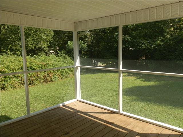 Screened Porch for relaxing in the Morn or Aftrnoon..