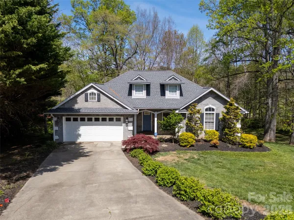 $399,000 | 69 North Willow Brook Drive, Asheville, NC 28806