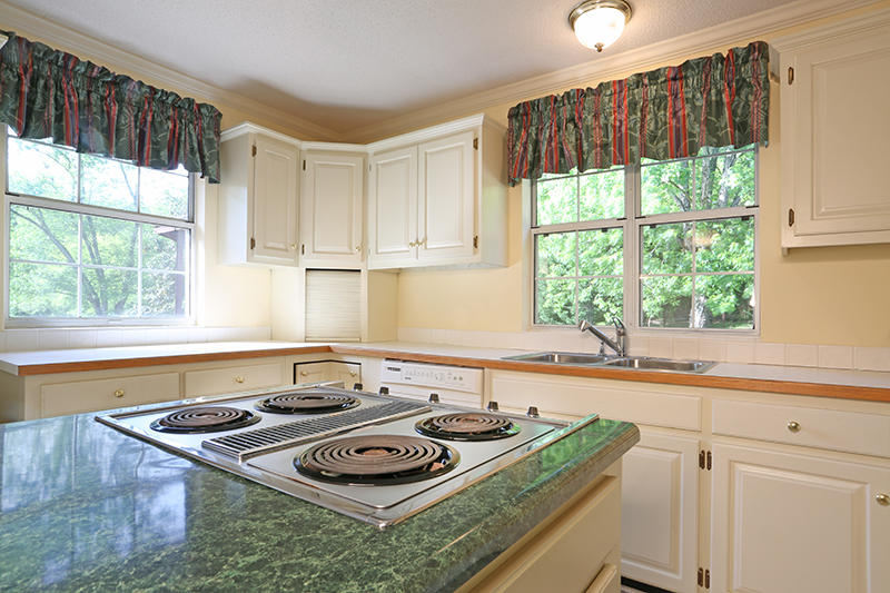 3347 Adkins Road Chattanooga, TN 37419 - Photo 11 of 27 kitchen