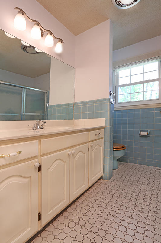 3347 Adkins Road Chattanooga, TN 37419 - Photo 14 of 27 hall bath