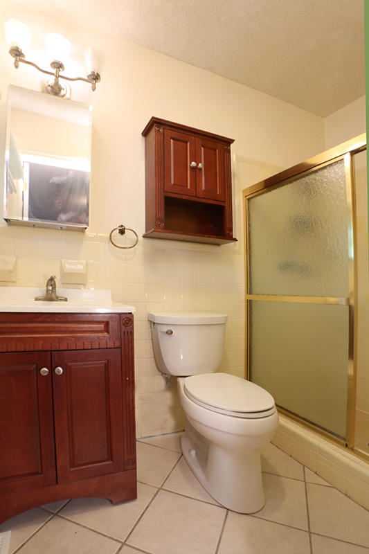 3347 Adkins Road Chattanooga, TN 37419 - Photo 18 of 27 master bath