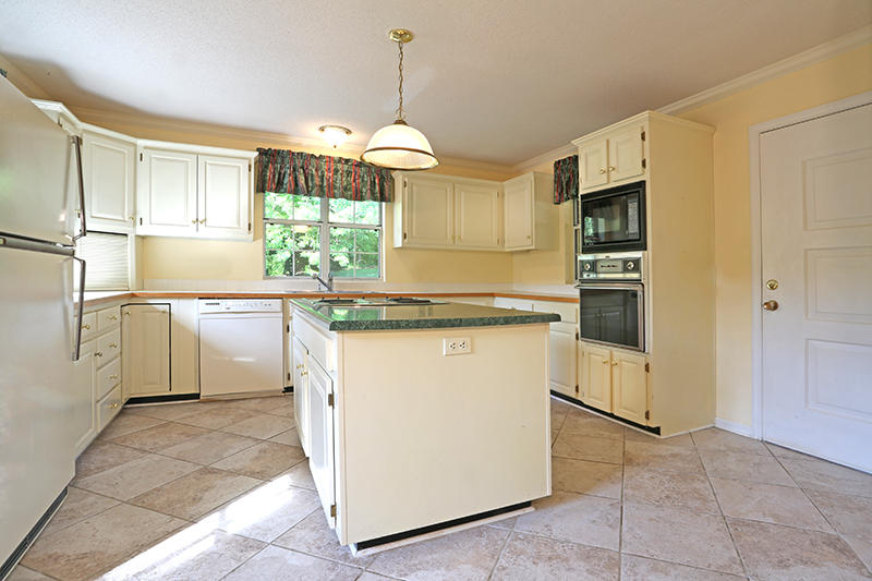 3347 Adkins Road Chattanooga, TN 37419 - Photo 9 of 27 kitchen2