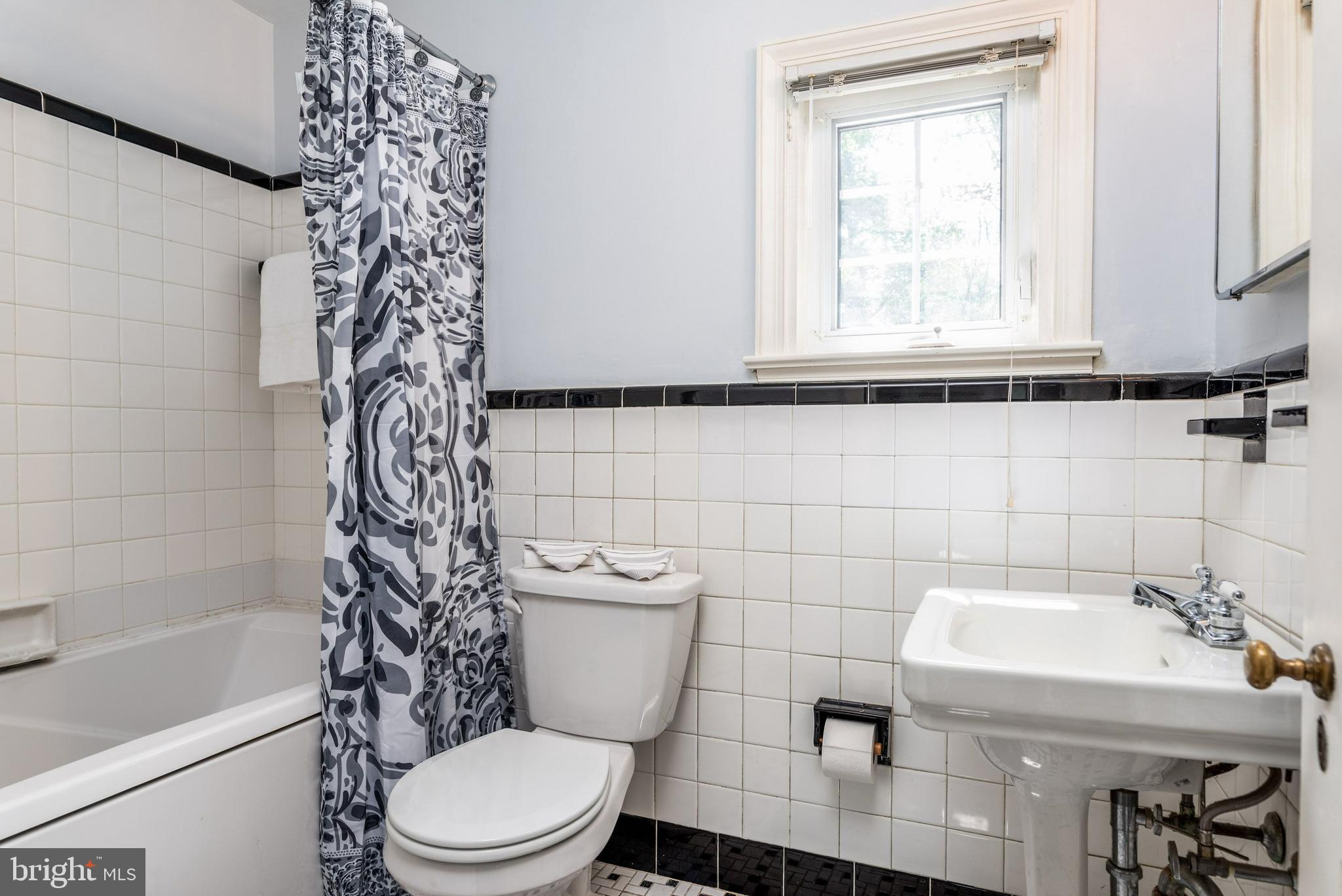 28 Brookside Road Wallingford, PA 19086 - Photo 34 of 49 Bathroom 3