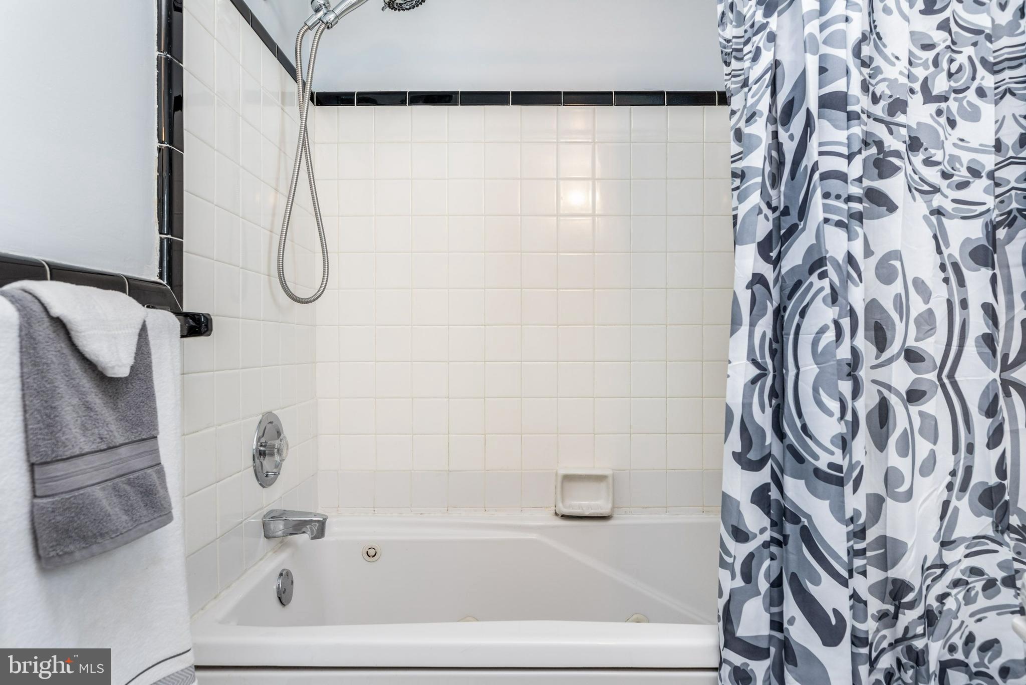 28 Brookside Road Wallingford, PA 19086 - Photo 35 of 49 Bathroom 3 with jetted tub!