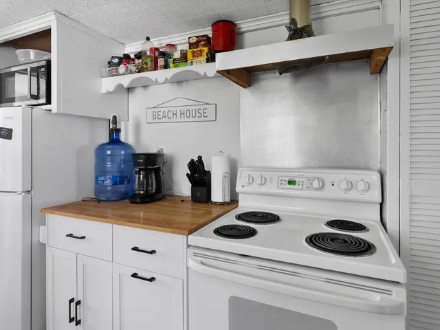 $599,900 | 987 South Lake Michigan Drive, Sturgeon Bay, WI 54235