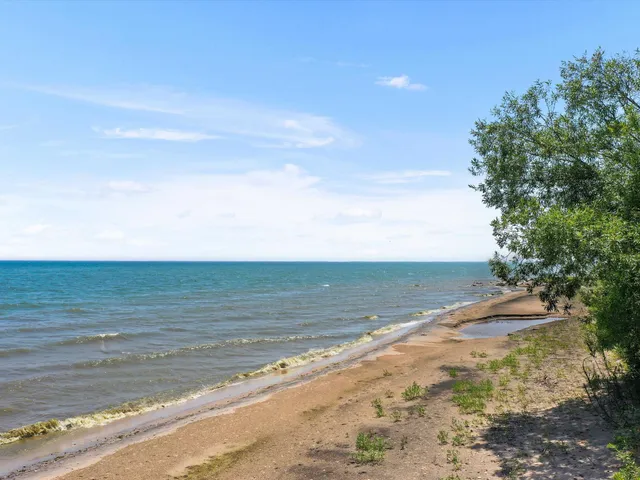 $599,900 | 987 South Lake Michigan Drive, Sturgeon Bay, WI 54235