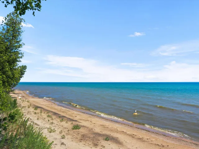 $599,900 | 987 South Lake Michigan Drive, Sturgeon Bay, WI 54235