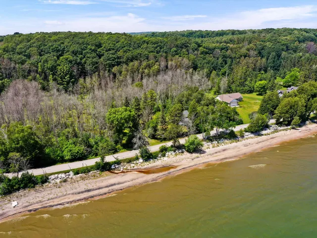 $599,900 | 987 South Lake Michigan Drive, Sturgeon Bay, WI 54235