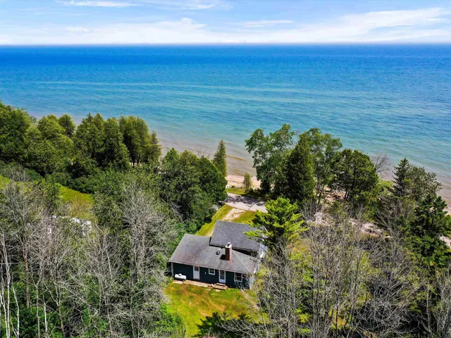 $599,900 | 987 South Lake Michigan Drive, Sturgeon Bay, WI 54235