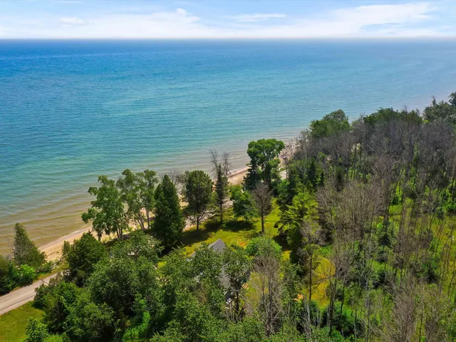 $599,900 | 987 South Lake Michigan Drive, Sturgeon Bay, WI 54235