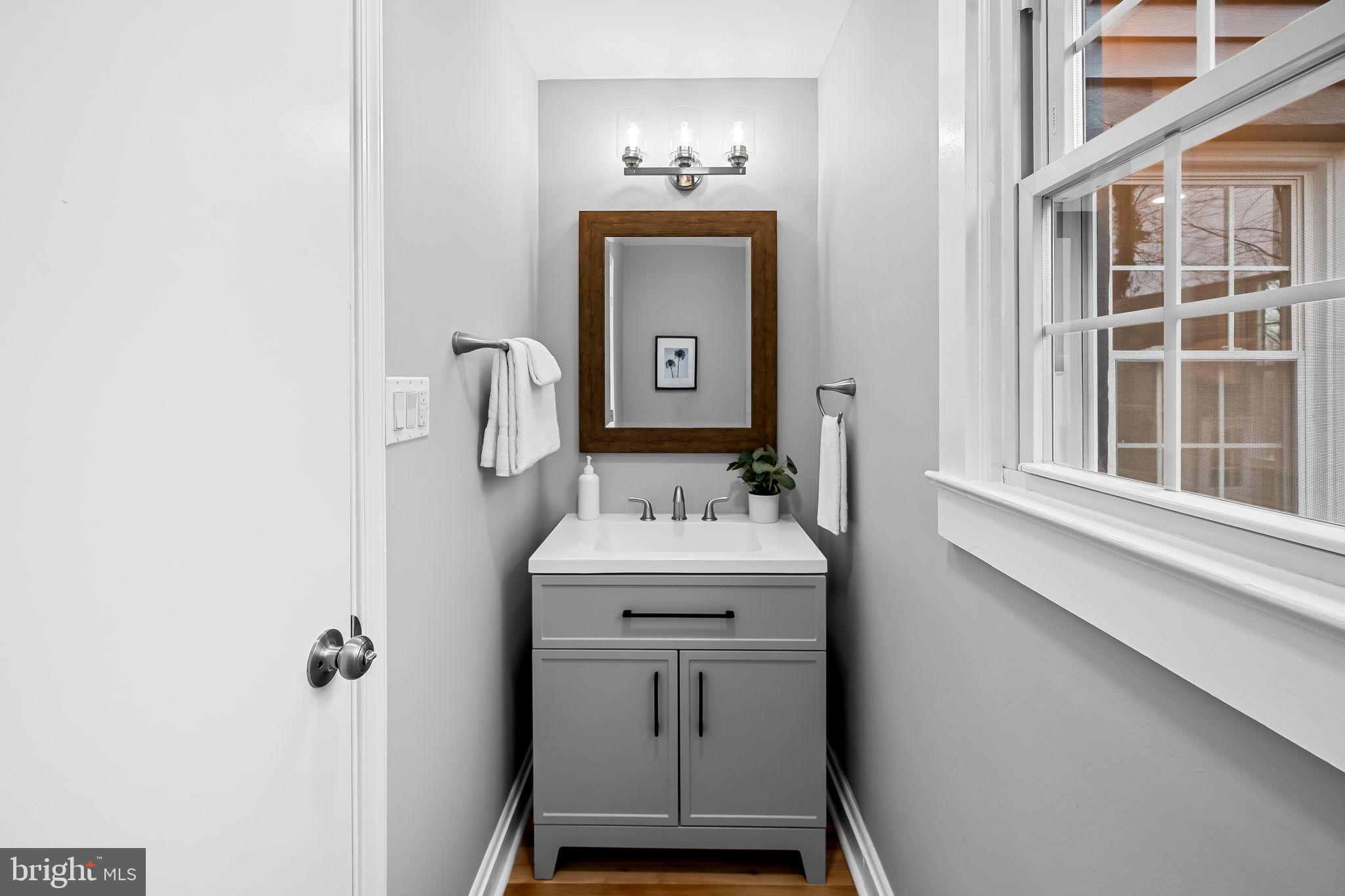 67 Cinder Road Lutherville-Timonium, MD 21093 - Photo 12 of 47 Main level half bath