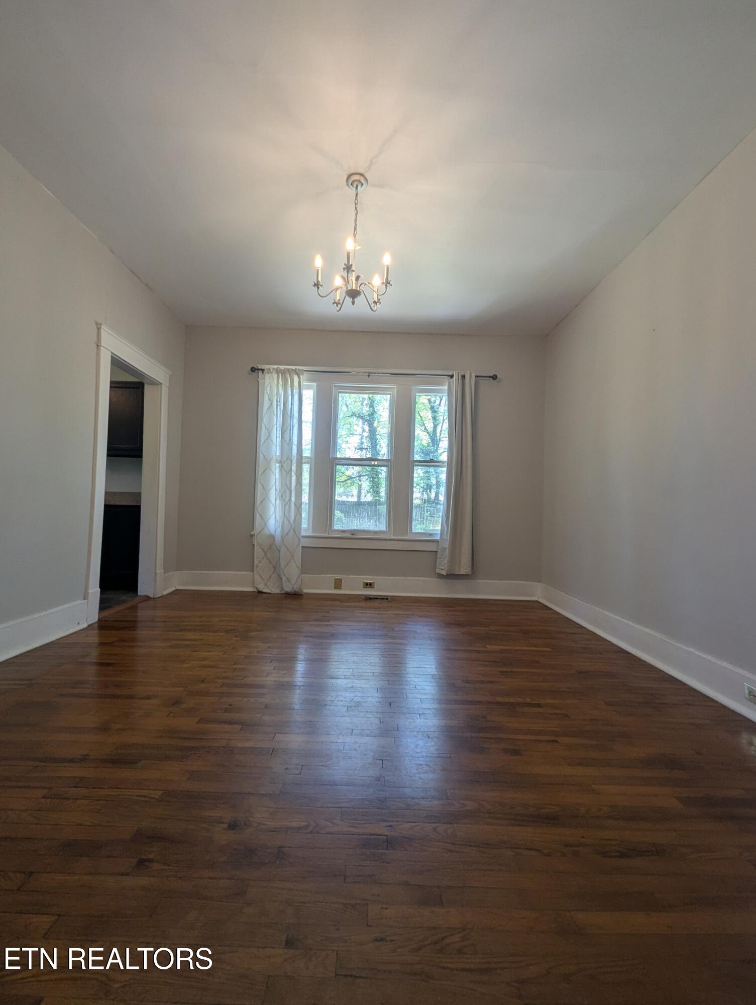 3117 Rennoc Road Knoxville, TN 37918 - Photo 15 of 24 PXL_20260415_180045462.RAW-01.COVER