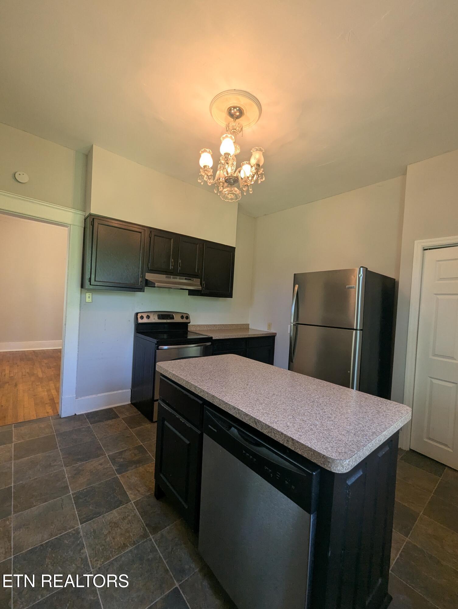 3117 Rennoc Road Knoxville, TN 37918 - Photo 19 of 24 PXL_20260415_180153862.RAW-01.COVER