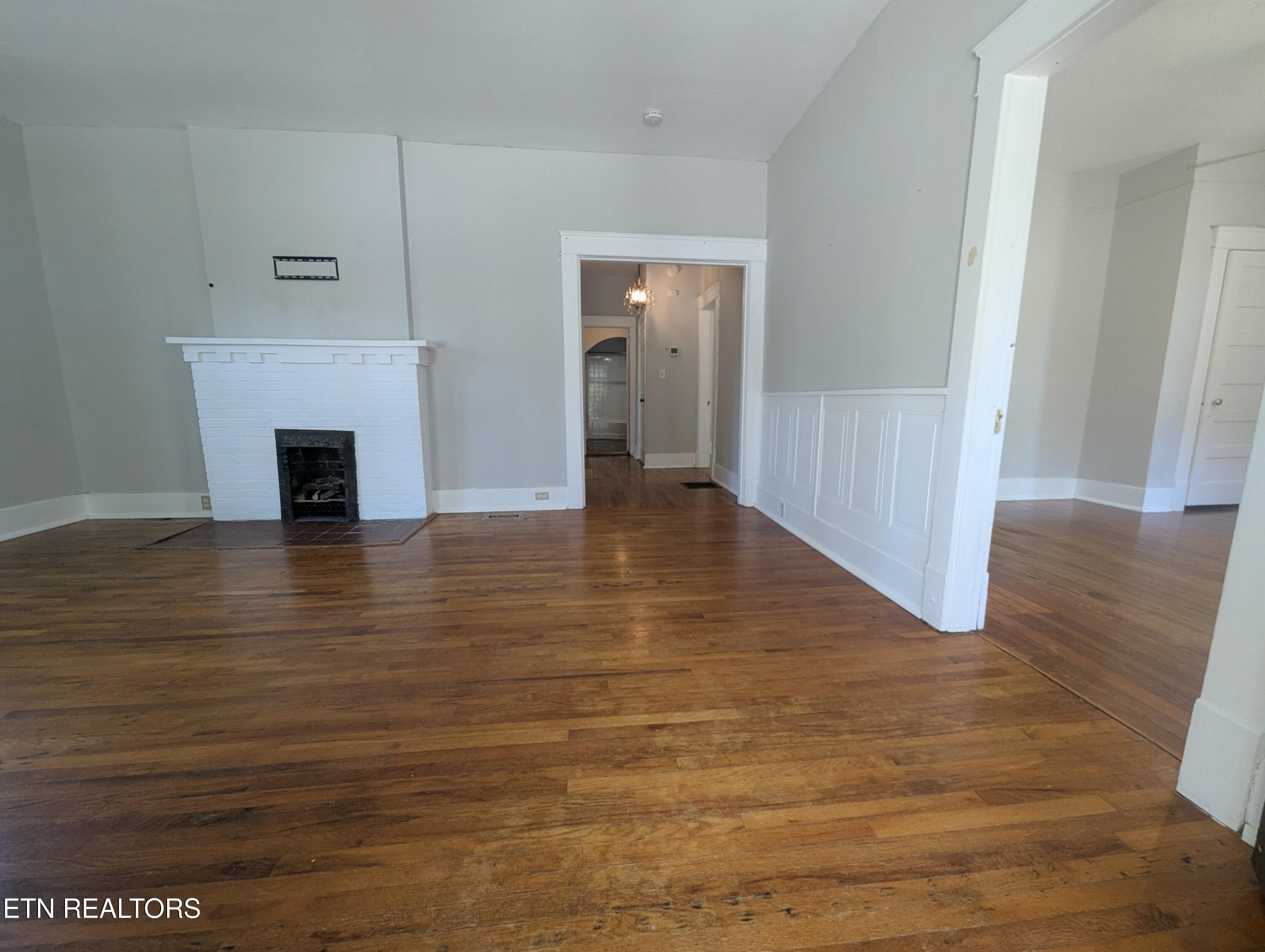 3117 Rennoc Road Knoxville, TN 37918 - Photo 3 of 24 PXL_20260415_175541398.RAW-01.COVER