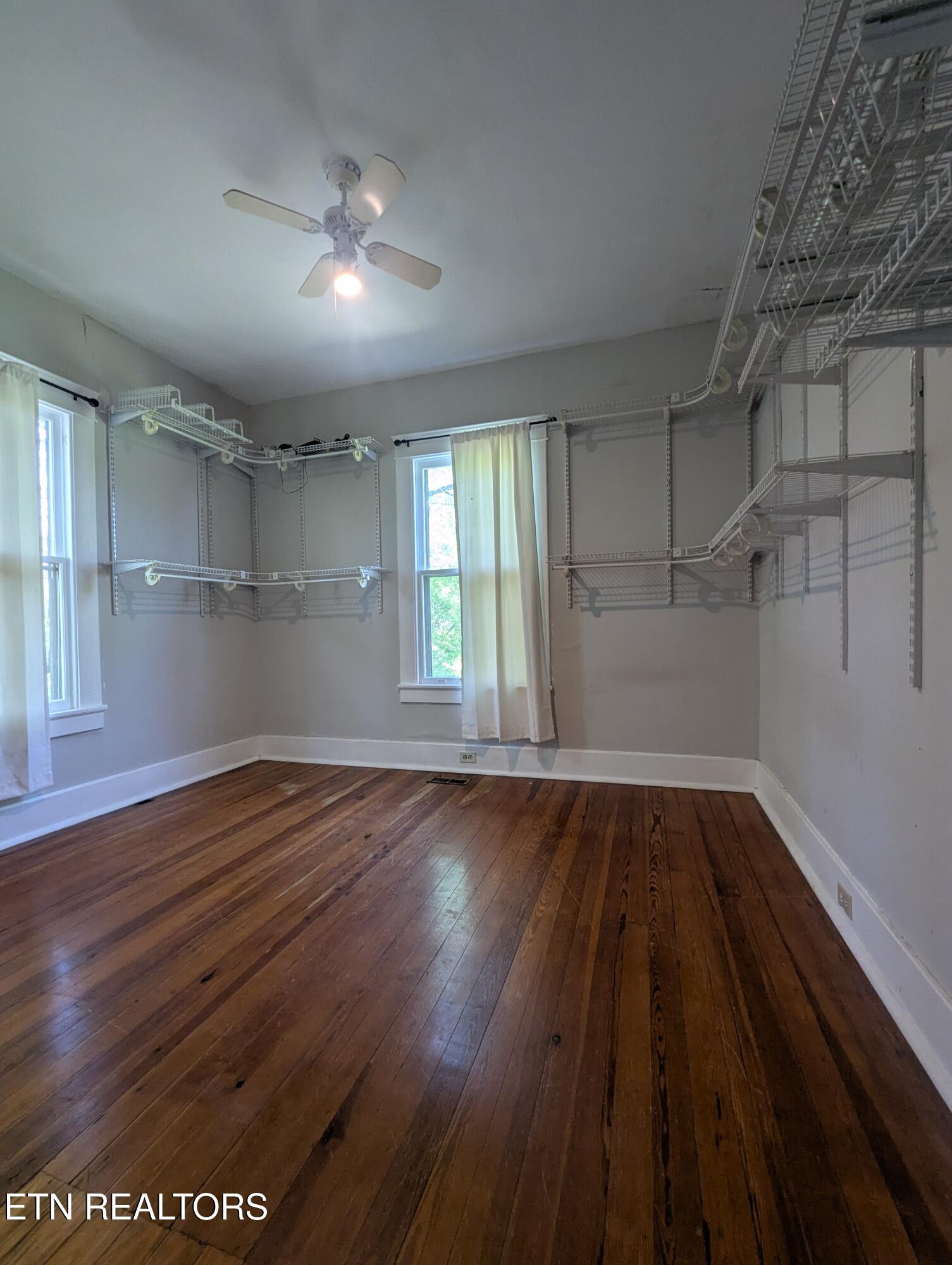 3117 Rennoc Road Knoxville, TN 37918 - Photo 8 of 24 PXL_20260415_175756298.RAW-01.COVER