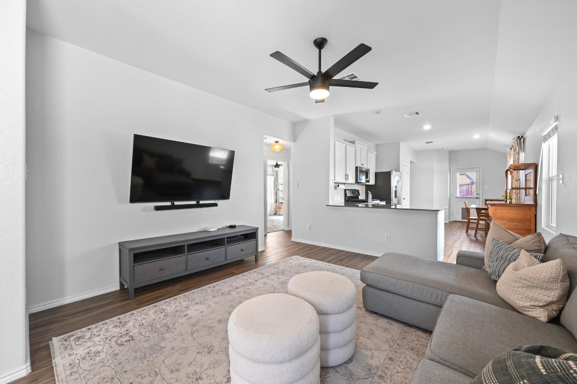 103 Canley Loop Hutto, TX 78634 - Photo 3 of 26