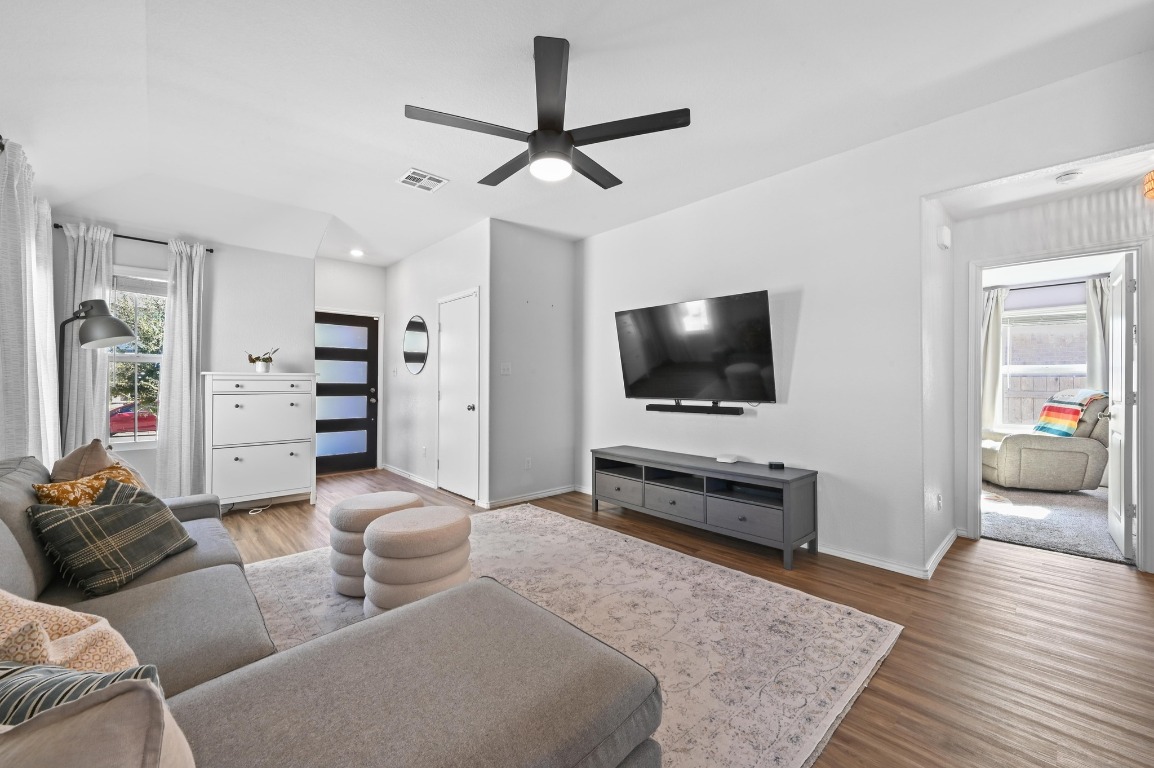 103 Canley Loop Hutto, TX 78634 - Photo 4 of 26