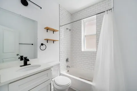 $2,500 | 2441 North Harding Avenue, Unit 2, Chicago, IL 60647