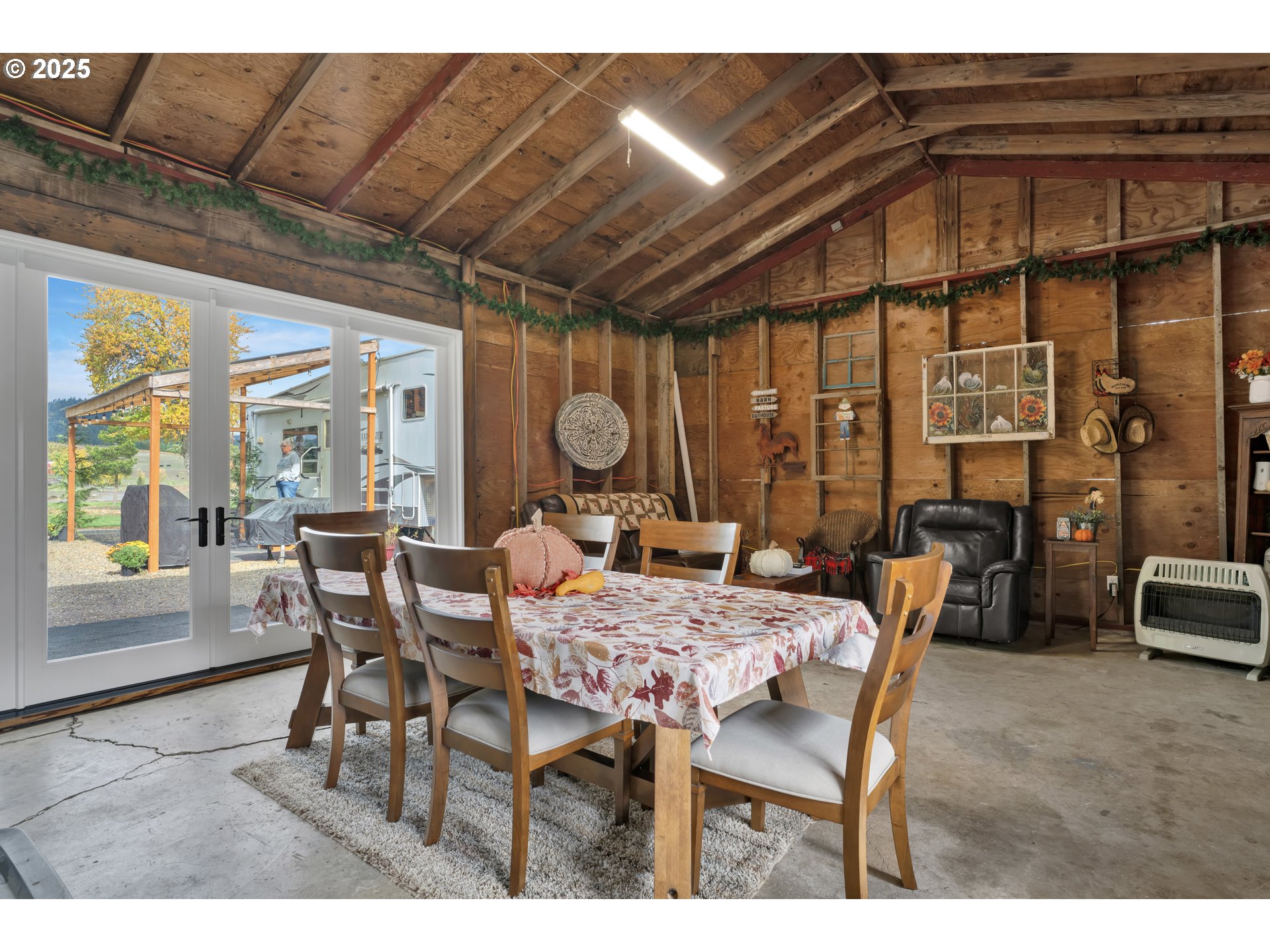 30306 Camas Swale Road Creswell, OR 97426 - Photo 7 of 29