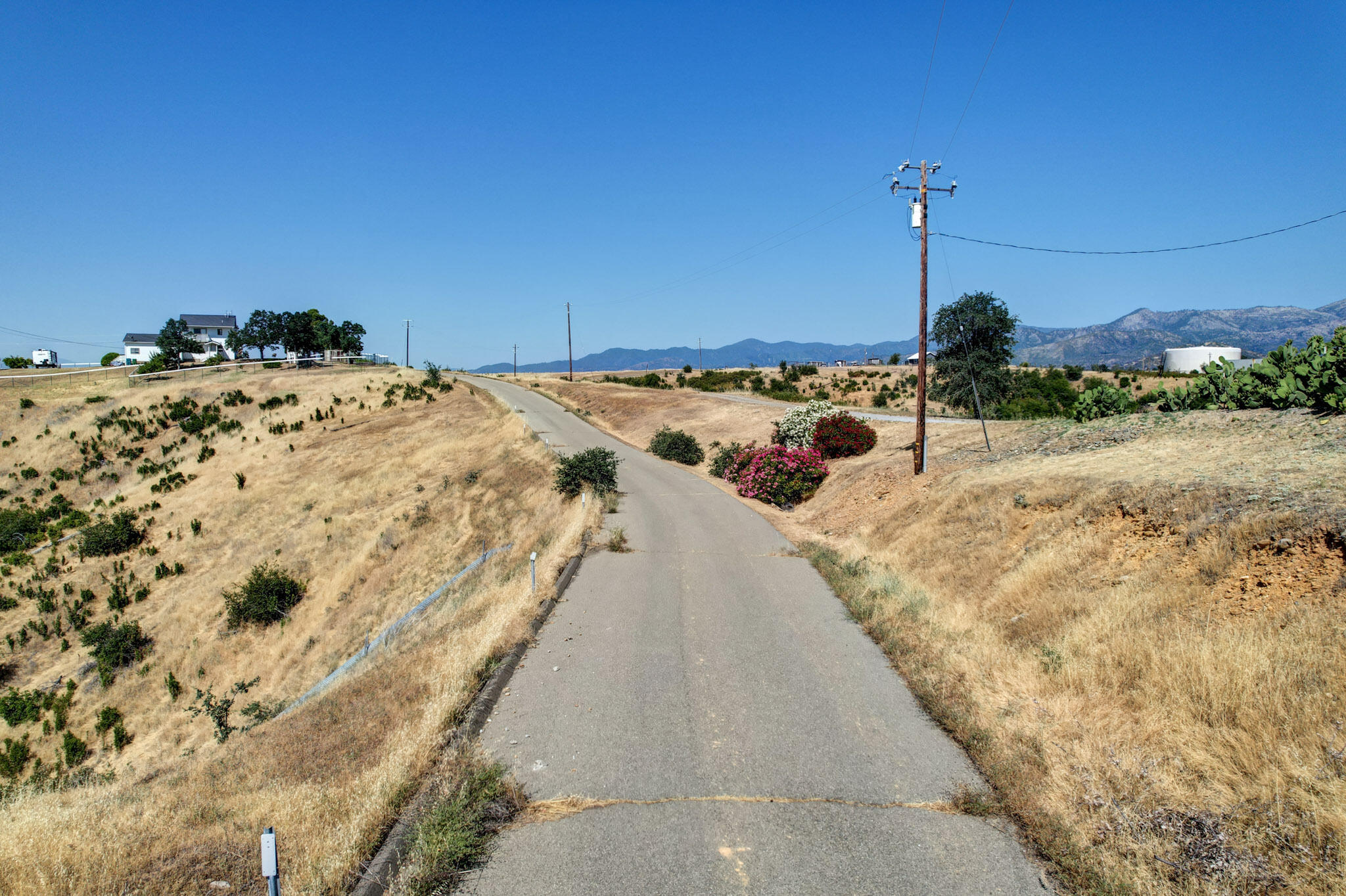 Modesta View Anderson, CA 96007 - Photo 10 of 12 a view of a terrace with sky view