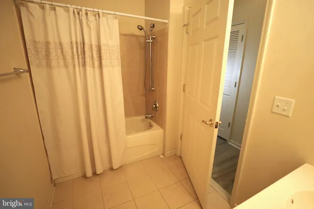 $324,900 | 611 Masterson Court, Ewing, NJ 08618