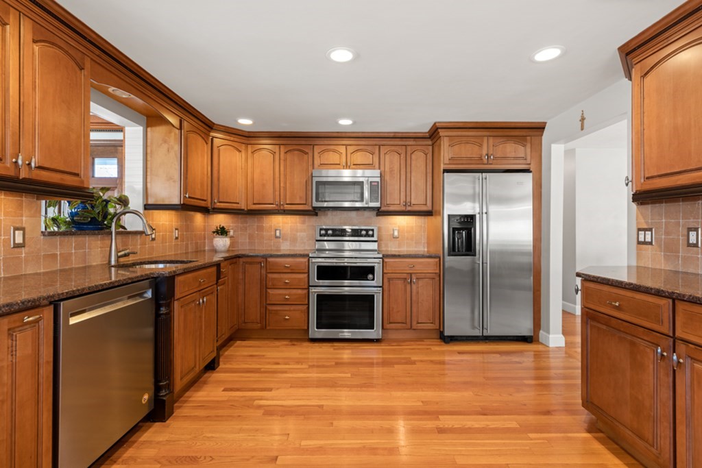 19 Appleton Road Wakefield, MA 01880 - Photo 12 of 29 Gallery Image 12