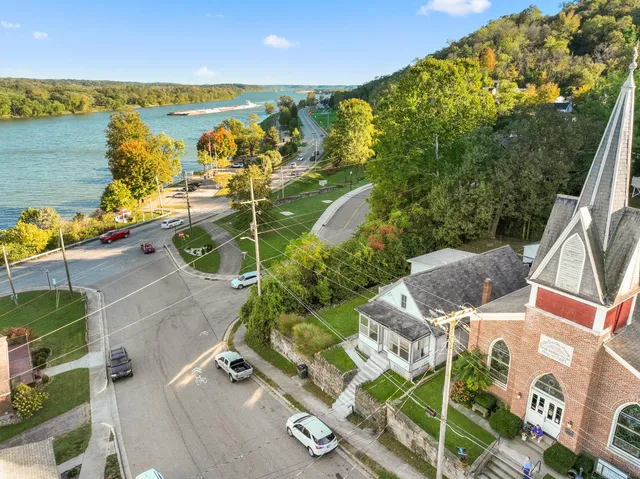 $218,900 | 109 5th Street, Aurora, IN 47001