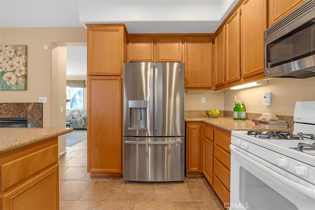 3377 Drome Lane Riverside, CA 92503 - Photo 12 of 42 Sparkling clean and shiny!