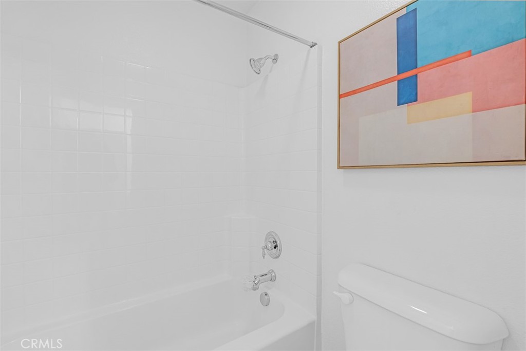 3377 Drome Lane Riverside, CA 92503 - Photo 24 of 42 Clean and shiny hall bath with tub/shower combo