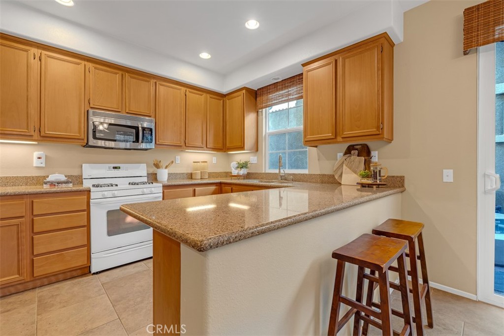 3377 Drome Lane Riverside, CA 92503 - Photo 9 of 42 Clean, bright and spacious kitchen