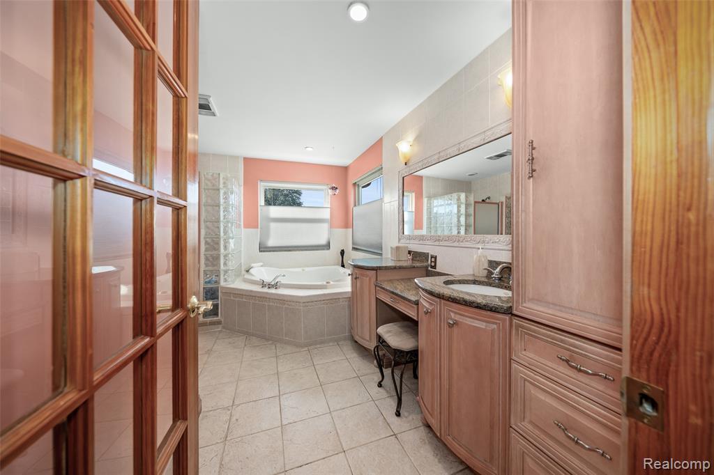 7214 Cardinal Road Algonac, MI 48001 - Photo 5 of 50