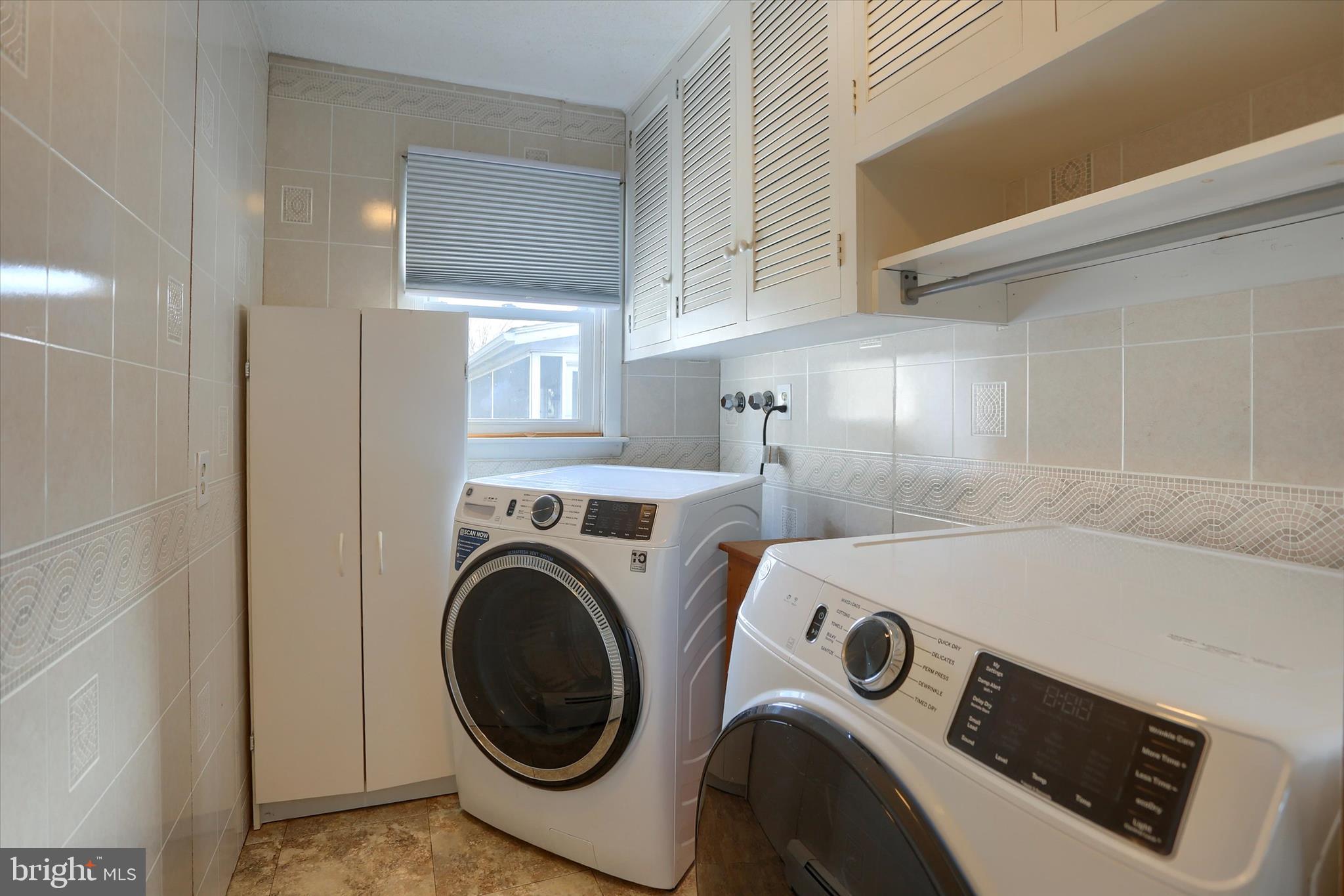 302 Park Road Valley View, PA 17983 - Photo 17 of 59 a utility room with dryer and washer