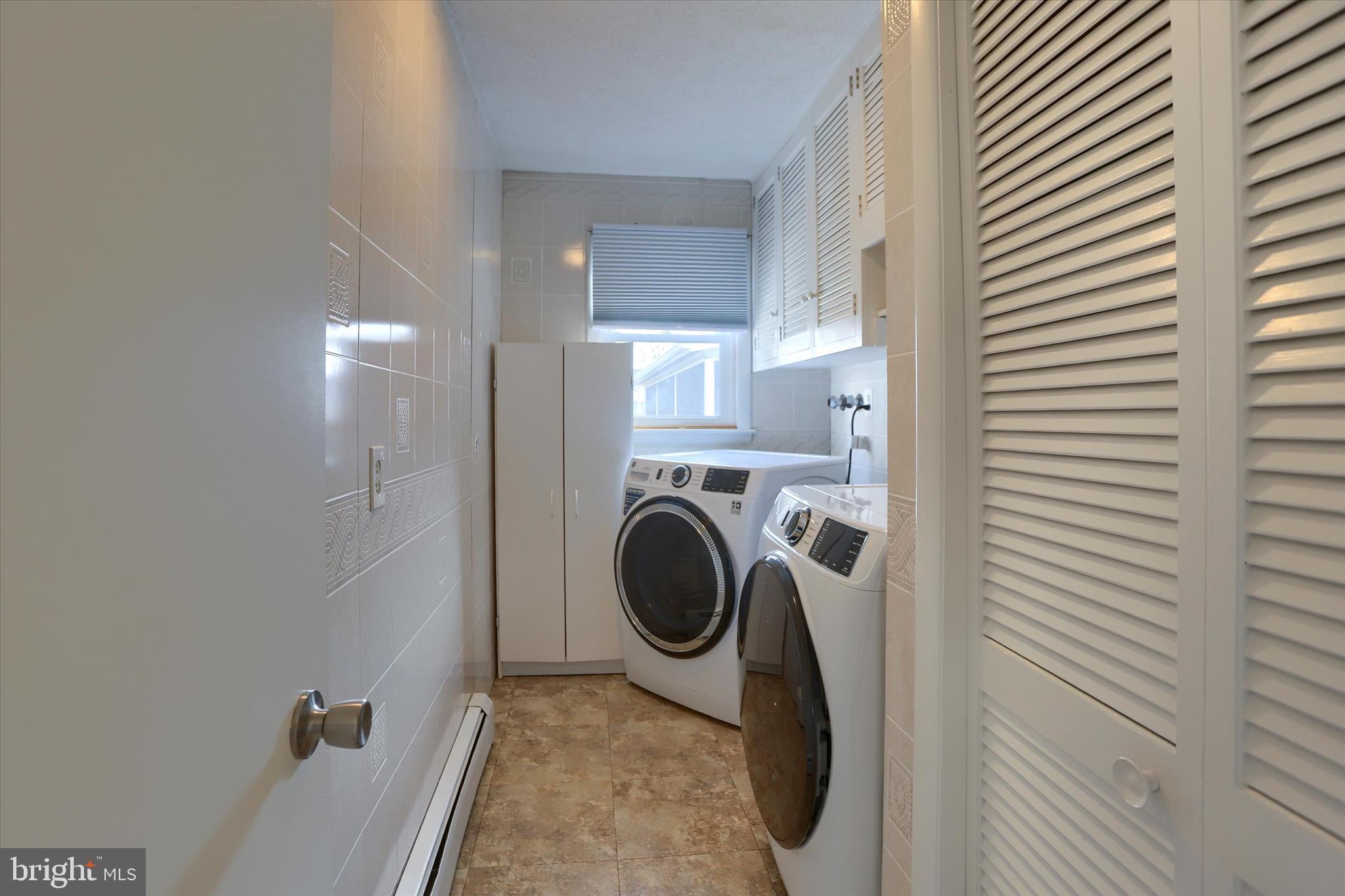 302 Park Road Valley View, PA 17983 - Photo 18 of 59 a utility room with dryer and washer