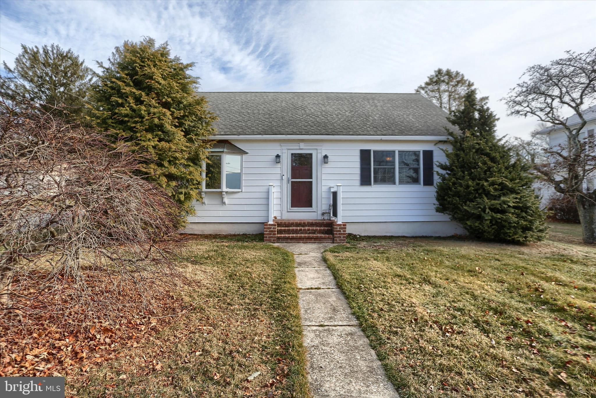 302 Park Road Valley View, PA 17983 - Photo 2 of 59 a front view of house with yard