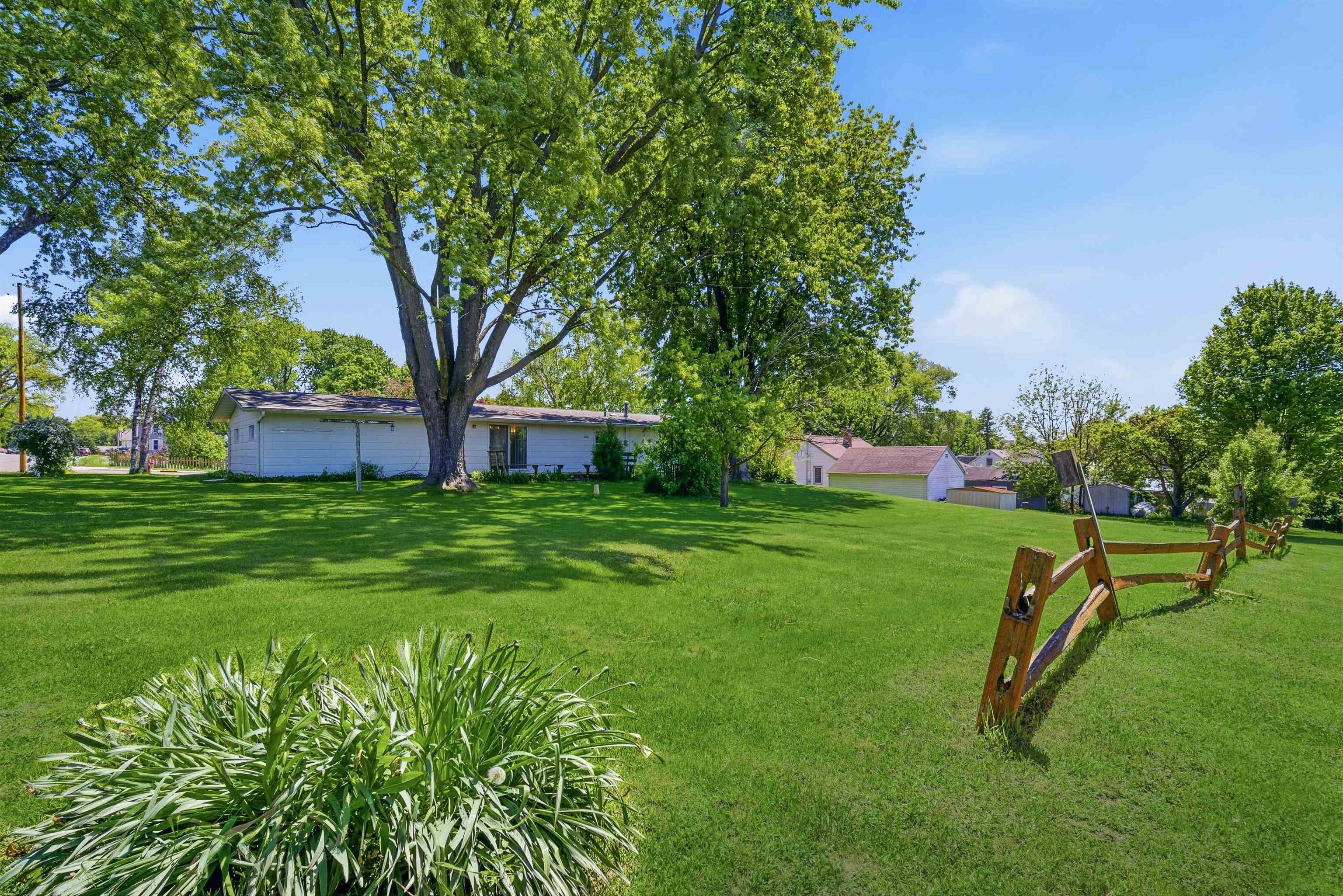406 Hamburg Street Ripon, WI 54971 - Photo 5 of 25