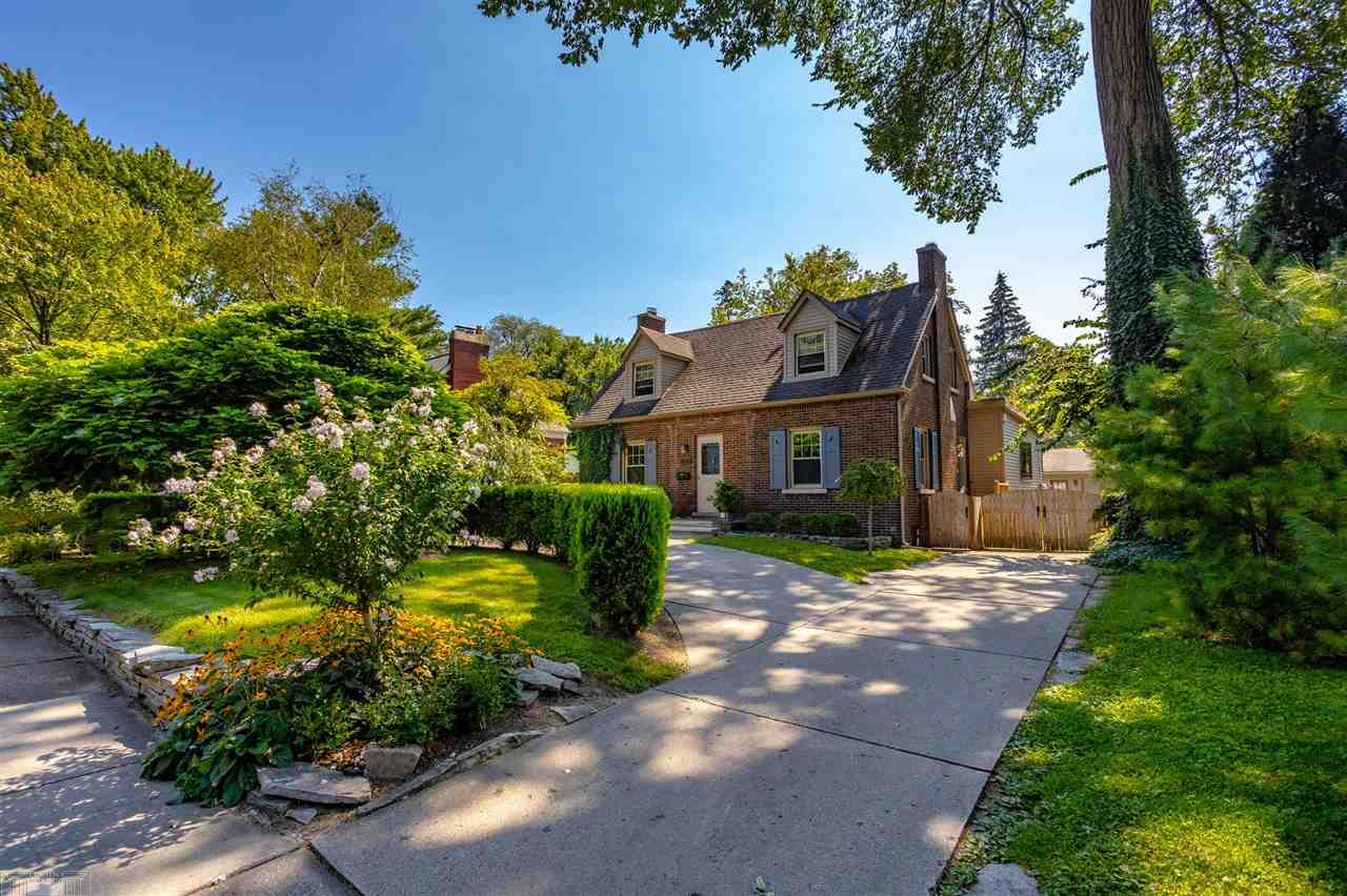 253 Moross Road Grosse Pointe Farms, MI 48236 - Photo 2 of 43