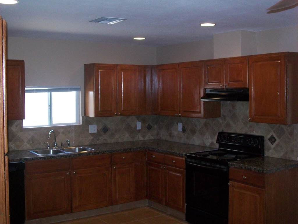4346 East Darrel Road Phoenix, AZ 85042 - Photo 5 of 19 Kitchen