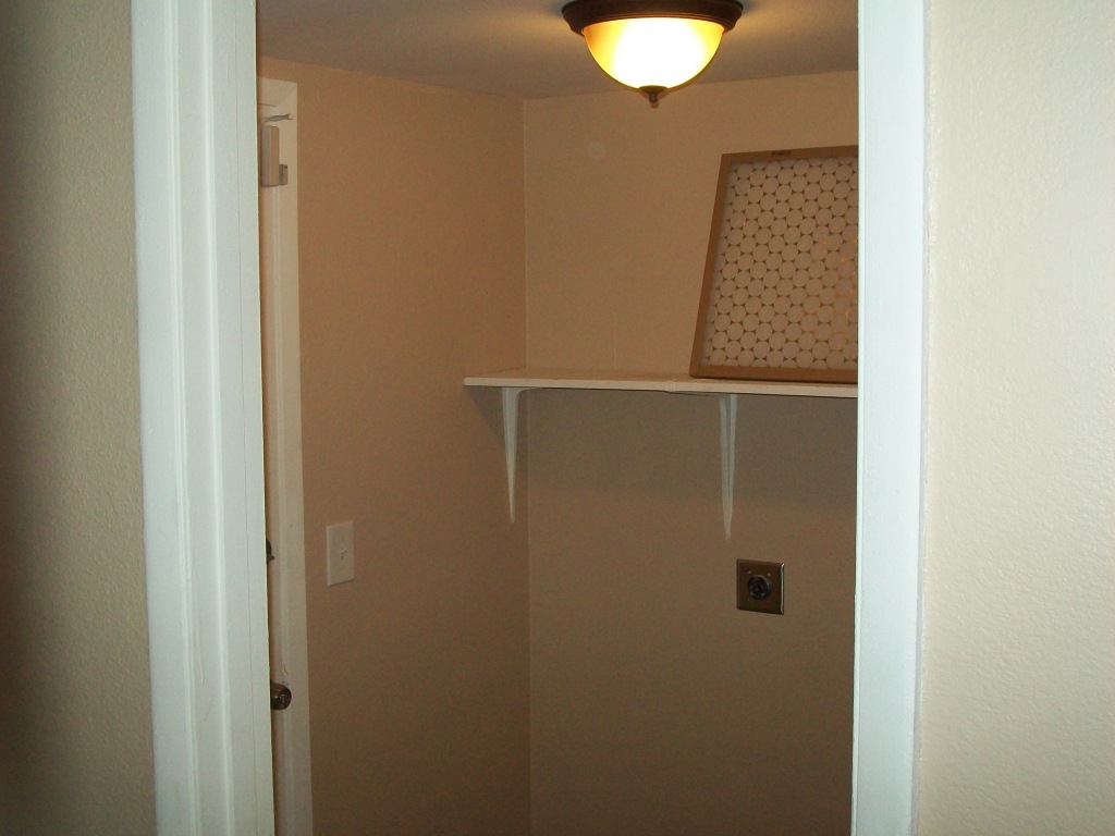 4346 East Darrel Road Phoenix, AZ 85042 - Photo 8 of 19 Laundry Room