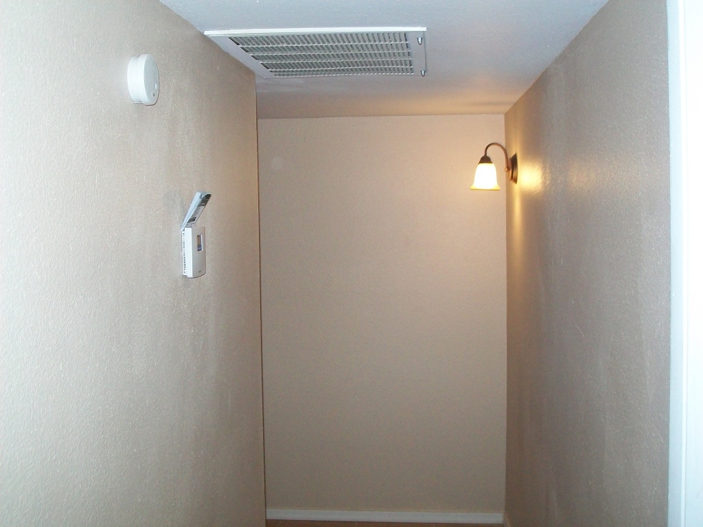 4346 East Darrel Road Phoenix, AZ 85042 - Photo 9 of 19 Hallway