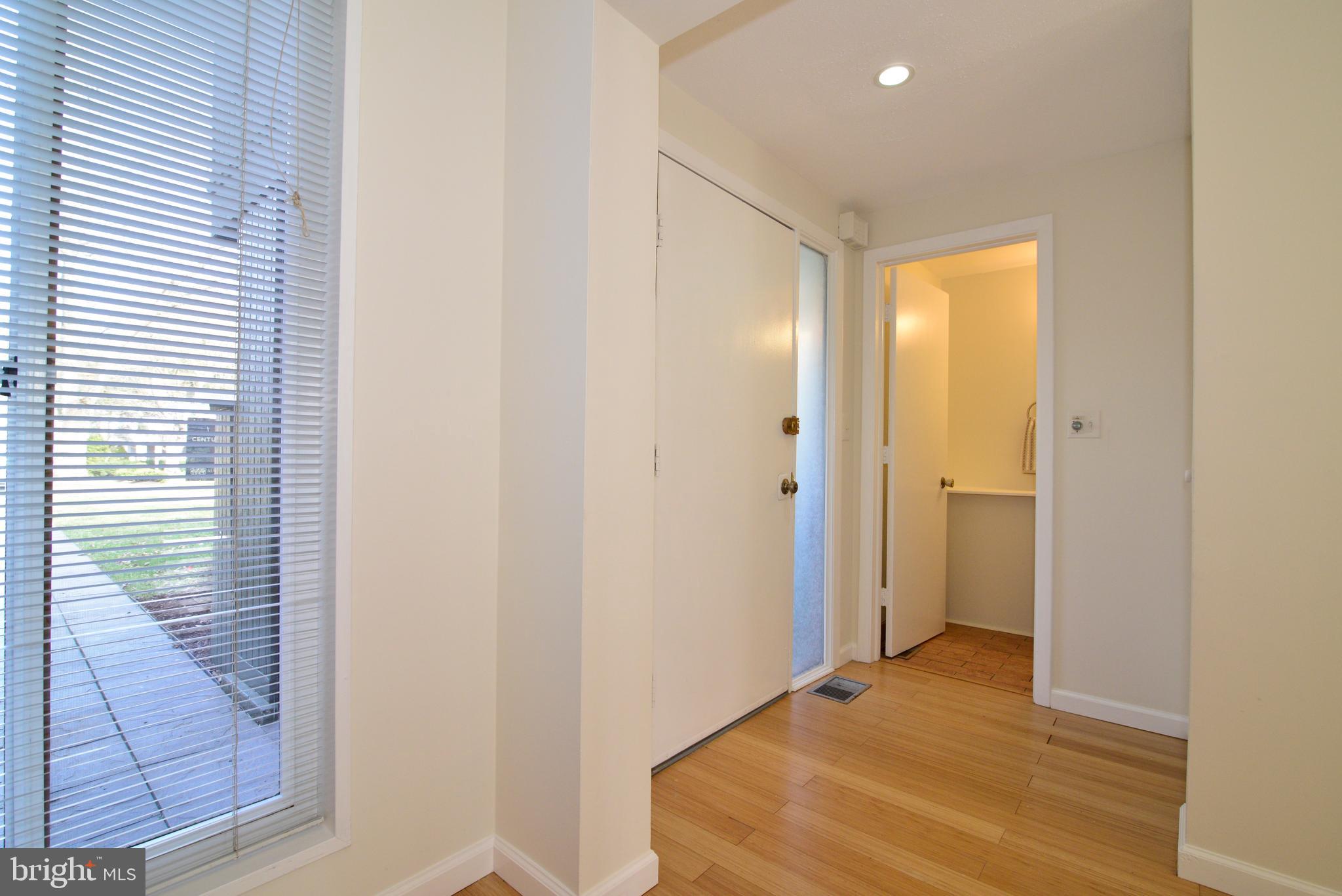 1822 North Shore Court Reston, VA 20190 - Photo 4 of 46 Gallery Image 4
